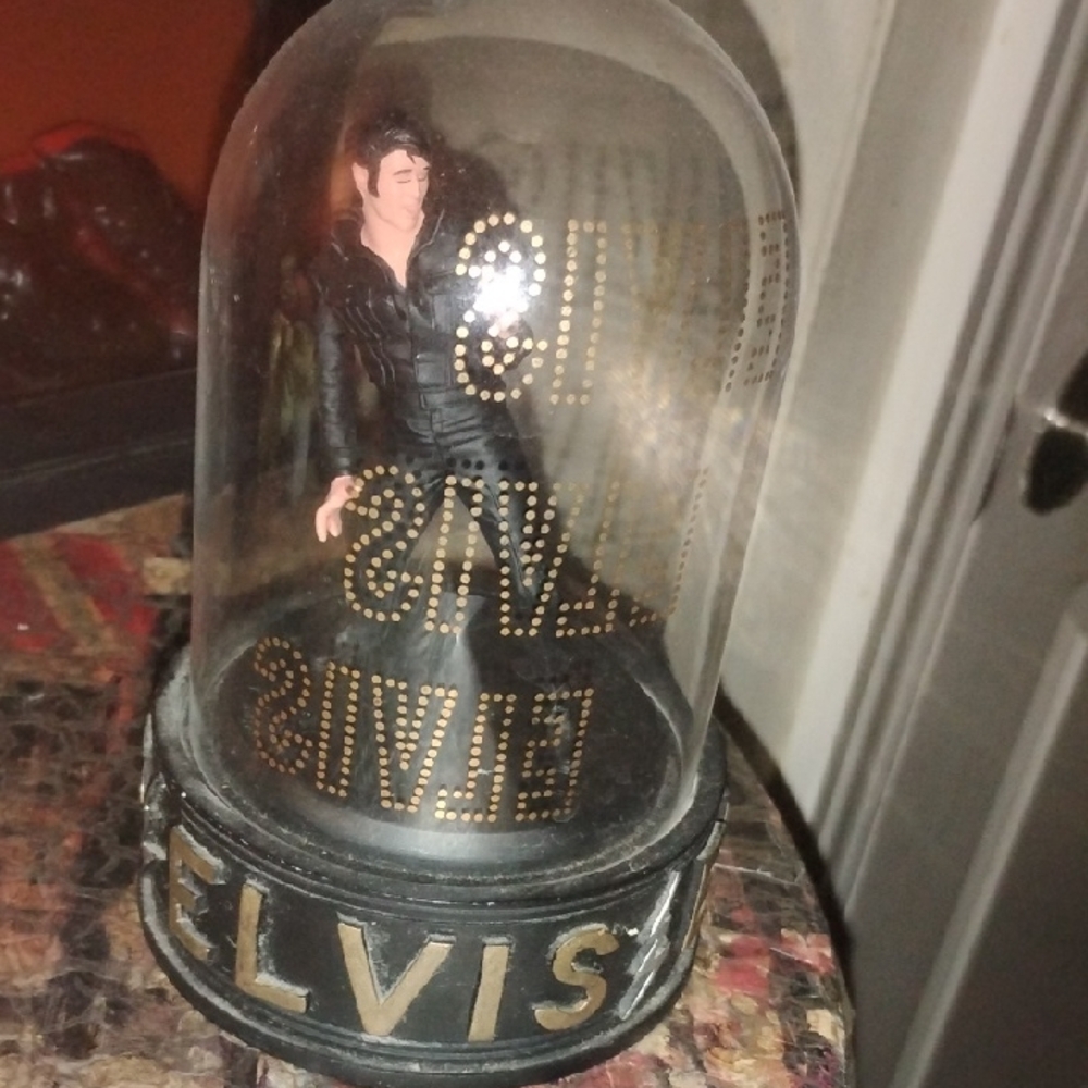 Elvis Snowglobe
